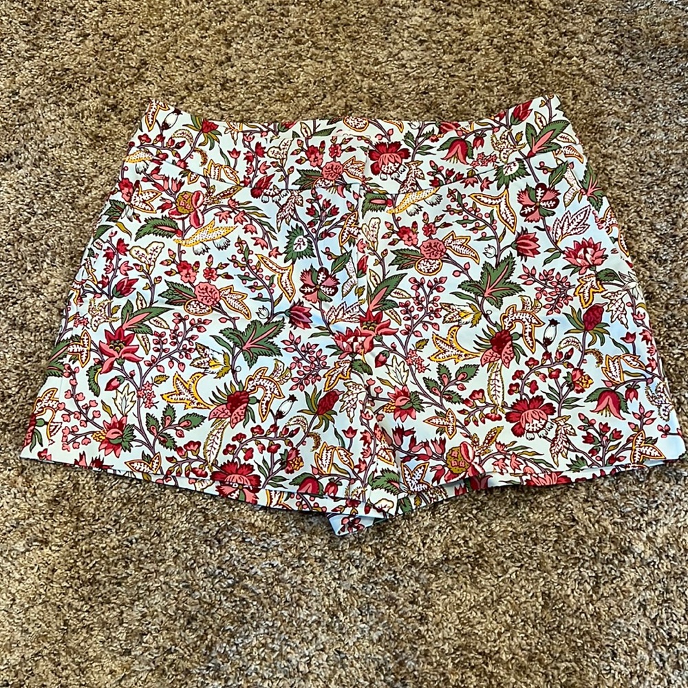 LOFT Riviera shorts size 8